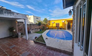 Casa de 3 dormitorios patio con pileta, quincho y cochera en  la cuidad de Diamante - Entre Rios