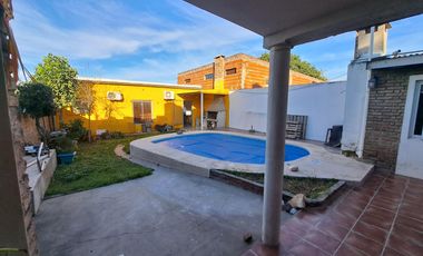 Casa de 3 dormitorios patio con pileta, quincho y cochera en  la cuidad de Diamante - Entre Rios