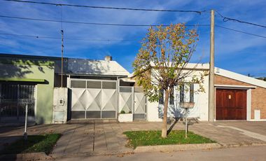 Casa de 3 dormitorios patio con pileta, quincho y cochera en  la cuidad de Diamante - Entre Rios