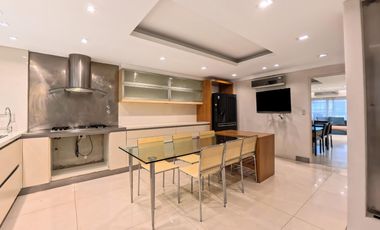 Plaza Las Heras excelente piso con cochera.