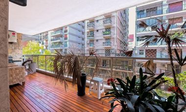 Plaza Las Heras excelente piso con cochera.