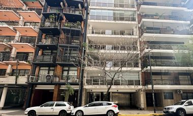 Plaza Las Heras excelente piso con cochera.