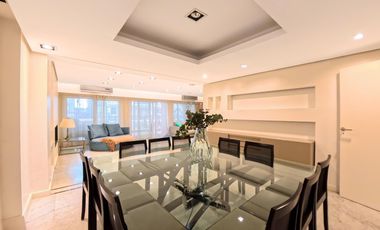 Plaza Las Heras excelente piso con cochera.