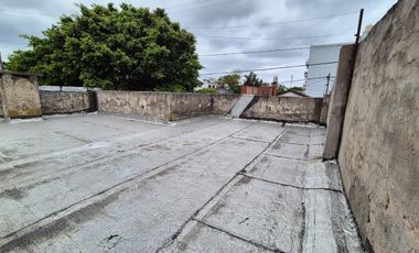 Casa dos ambientes a reciclar en venta en Villa Dominico