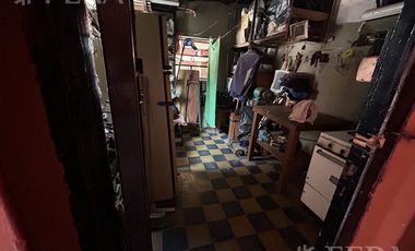 Venta Casa para dos familias con patio y cochera en Banfield