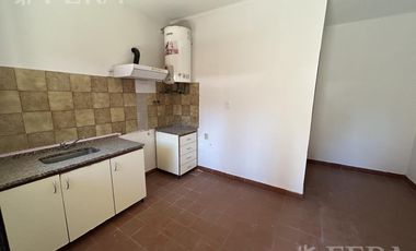 Venta Casa para dos familias con patio y cochera en Banfield