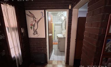 Venta Casa para dos familias con patio y cochera en Banfield