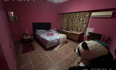 Venta Casa para dos familias con patio y cochera en Banfield