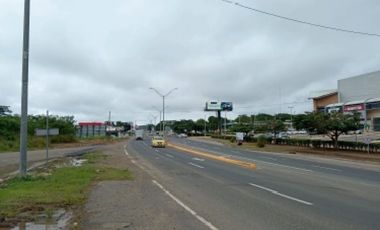 Venta de Terreno Comercial frente a Novey, Chitré, Vía Principal