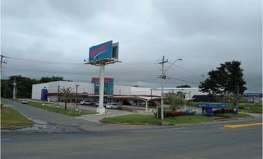 Venta de Terreno Comercial frente a Novey, Chitré, Vía Principal