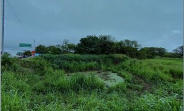 Venta de Terreno Comercial frente a Novey, Chitré, Vía Principal