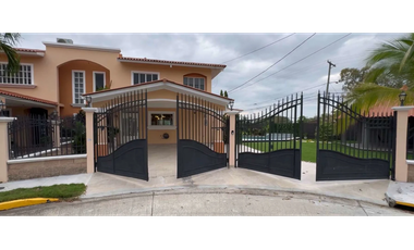SE VENDE CASA EN VILLA LUCRE URB. ALTOS DE SAN RAFAEL CON PISCINA