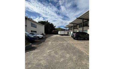 ALQUILER LOCAL COMERCIAL EN MILLA 8 - SG