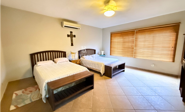 VENTA DE CASA CON PISCINA EN CORONADO (13)