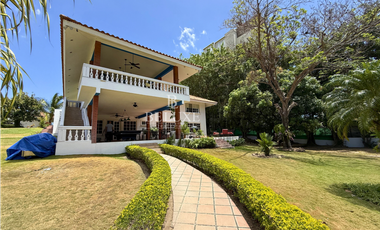 VENTA DE CASA CON PISCINA EN CORONADO (13)