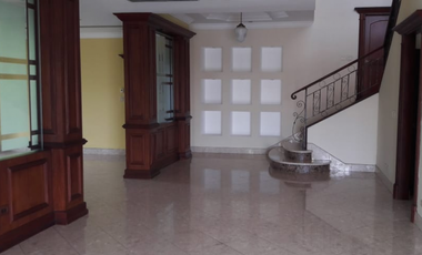 SE VENDE CASA ALTOS DE BETANIA DE 400M CON 3 HABITACION DE 2 NIVELES