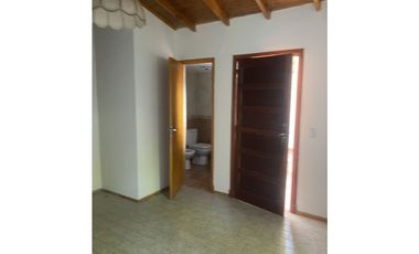 CHALET 6 AMBIENTES APTO PROFESIONAL- RAWSON 2800