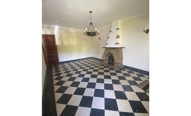 CHALET 6 AMBIENTES APTO PROFESIONAL- RAWSON 2800