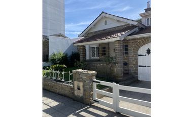 CHALET 6 AMBIENTES APTO PROFESIONAL- RAWSON 2800