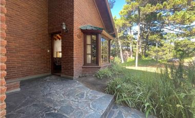 Casa en Pinamar Cerca del Mar, Parque, Parrilla y Gas Natural