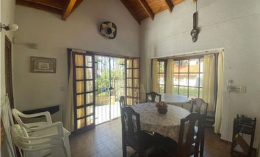 Casa en Pinamar Cerca del Mar, Parque, Parrilla y Gas Natural