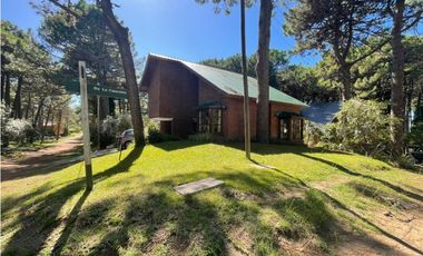 Casa en Pinamar Cerca del Mar, Parque, Parrilla y Gas Natural