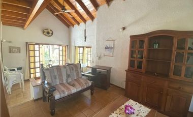 Casa en Pinamar Cerca del Mar, Parque, Parrilla y Gas Natural