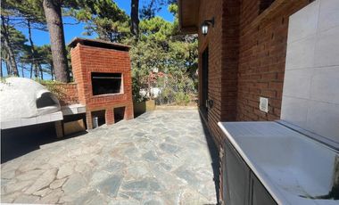Casa en Pinamar Cerca del Mar, Parque, Parrilla y Gas Natural