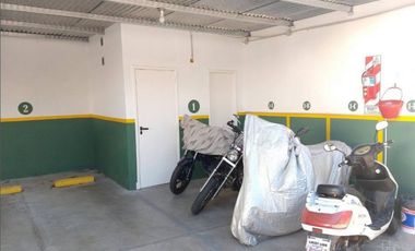 Estacionamiento sobre dos lotes propios