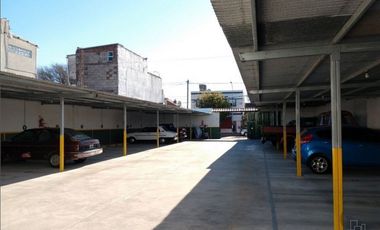 Estacionamiento sobre dos lotes propios