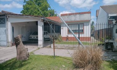 Casa en venta de 3 dormitorios c/ cochera en Monte Grande