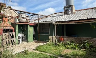 Casa PH en venta en Remedios de Escalada Oeste