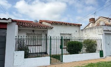 Casa PH en venta en Remedios de Escalada Oeste