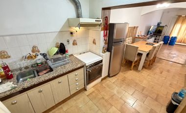 Casa PH en venta en Remedios de Escalada Oeste