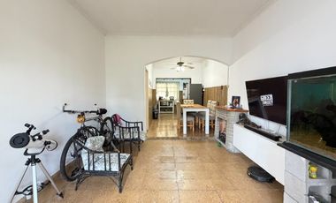 Casa PH en venta en Remedios de Escalada Oeste