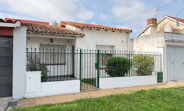 Casa PH en venta en Remedios de Escalada Oeste