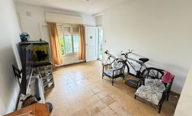 Casa PH en venta en Remedios de Escalada Oeste