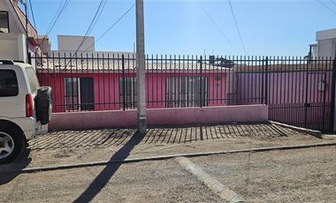Casa en Venta en Pasaje Playa Chauca 3575