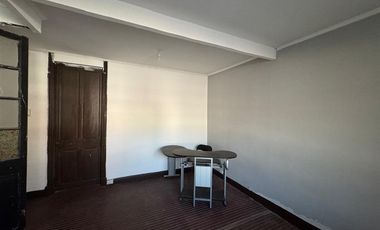 Casa en Arriendo en Barrio Italia cercano a metro Monseñor Yzaguirre
