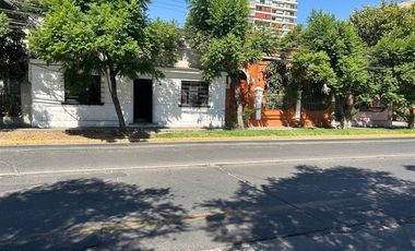 Casa en Arriendo en Barrio Italia cercano a metro Monseñor Yzaguirre