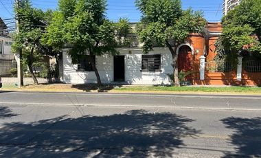 Casa en Arriendo en Barrio Italia cercano a metro Monseñor Yzaguirre