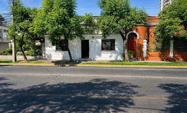 Casa en Arriendo en Barrio Italia cercano a metro Monseñor Yzaguirre