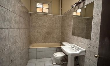 Casa en Arriendo en Barrio Italia cercano a metro Monseñor Yzaguirre