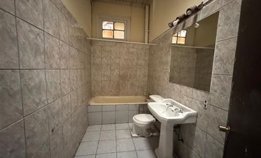 Casa en Arriendo en Barrio Italia cercano a metro Monseñor Yzaguirre
