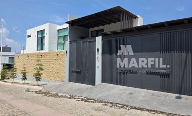 Venta de increíble Residen de 4 Recámaras y alberca en Ciudad Guzmán