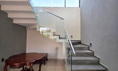 Venta de increíble Residen de 4 Recámaras y alberca en Ciudad Guzmán