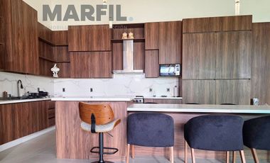 Venta de increíble Residen de 4 Recámaras y alberca en Ciudad Guzmán