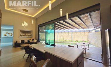 Venta de increíble Residen de 4 Recámaras y alberca en Ciudad Guzmán