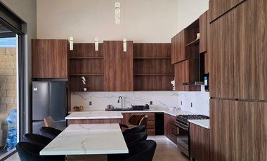 Venta de increíble Residen de 4 Recámaras y alberca en Ciudad Guzmán