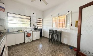 VENTA CASA MULTIFAMILIAR CON ENTRADAS INDEPENDIENTES, PATIO / PARQUE - VILLA ADELINA